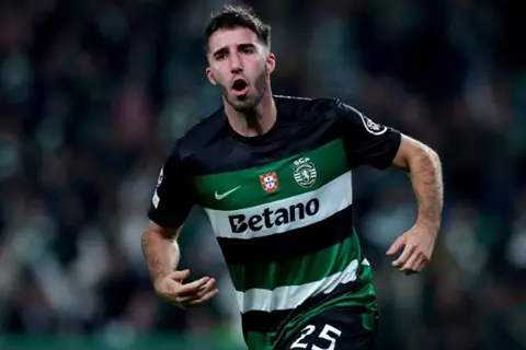 ليفربول ويونايتد يتنافسان على مدافع سبورتينج  